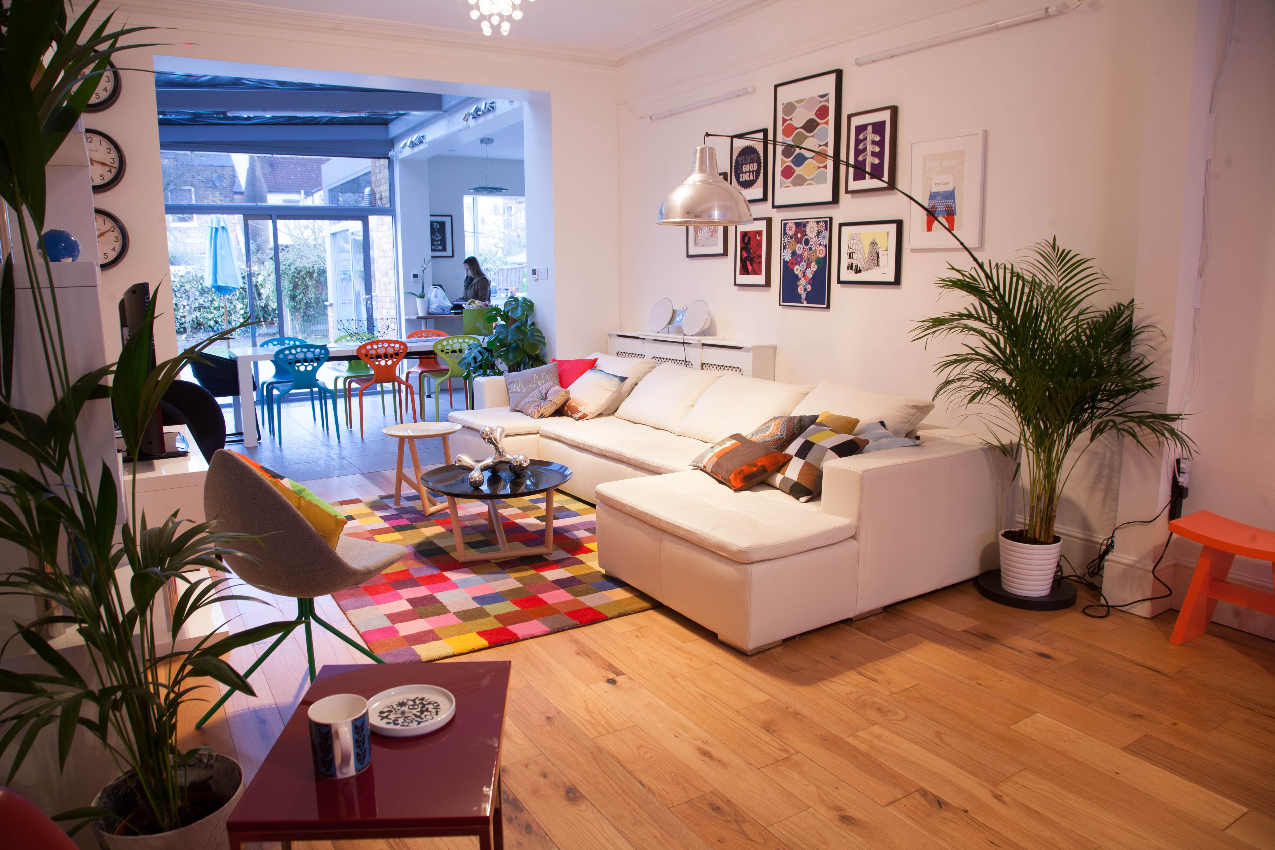 DALIA GELLERT / TV ENTERTAINMENT / PRODUCTION DESIGNER FOR BBC'S THE INSIDER